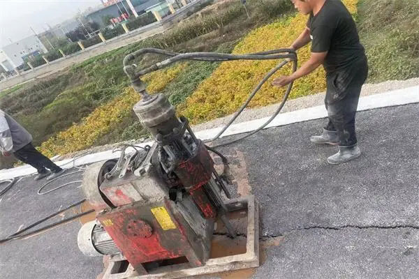 明水马路面下沉注浆加固